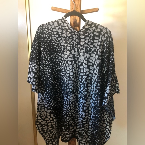 Women’s Pancho - Picture 4 of 5